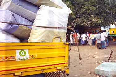 Truck with aids for India Tsunami victims