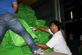 Hygiene kits arrive today at Cebu Airport from Manila, to be ready for dispatch to typhoon affected areas. Oxfam is planning to distribute about 3000 hygiene kits in the coming days. Photo: Chee Chee Leung/OxfamAustralia